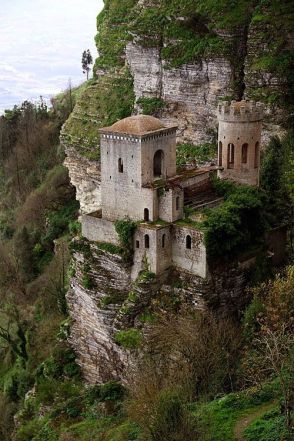 castle on a cliff Lorelei Bell